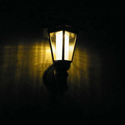 Solar Gartenlaterne Mit LED – Außenbeleuchtung Für Terrasse Und Garten Im Klassischen Lampen-design