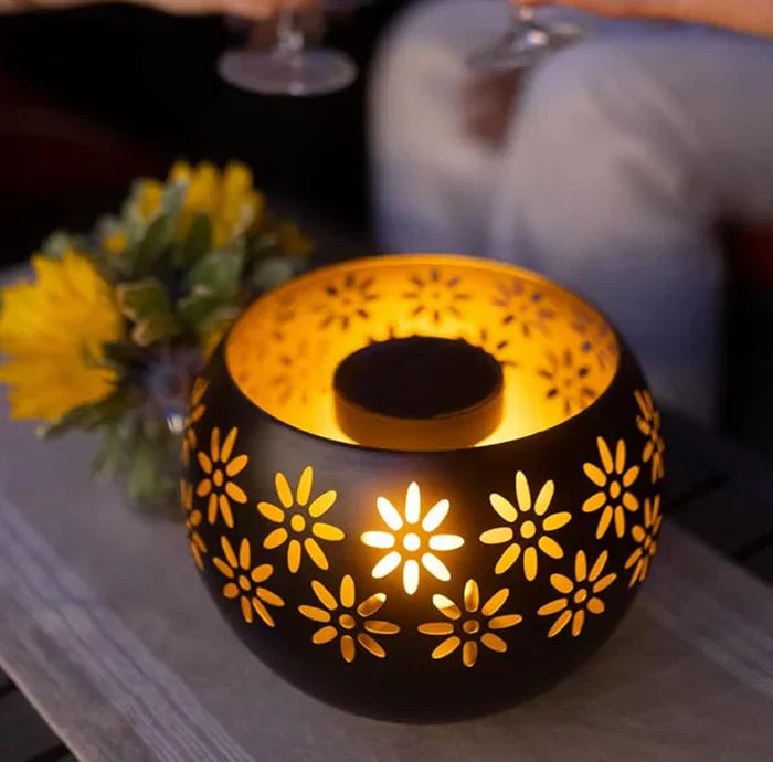 Blumenmuster Kerzenlampe – Dekorative LED Tischlampe für Stilvolle Beleuchtung