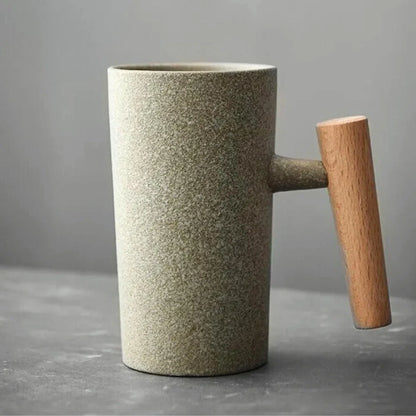 Nordische Design Tasse – Minimalistische Keramiktasse mit Holzgriff