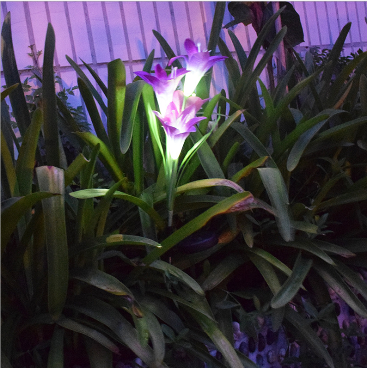 Solar LED Blumenleuchten In Lilienform – Farbwechselnde Gartenlichter Mit Stab für Außenbereiche