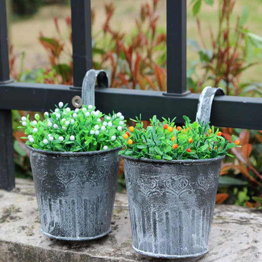 Hängender Metall Pflanztopf im Vintage Design – Dekorativer Blumentopf für Innen- und Außenbereich