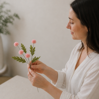 Künstliches Blumenarrangement mit Chrysanthemen & Eukalyptus