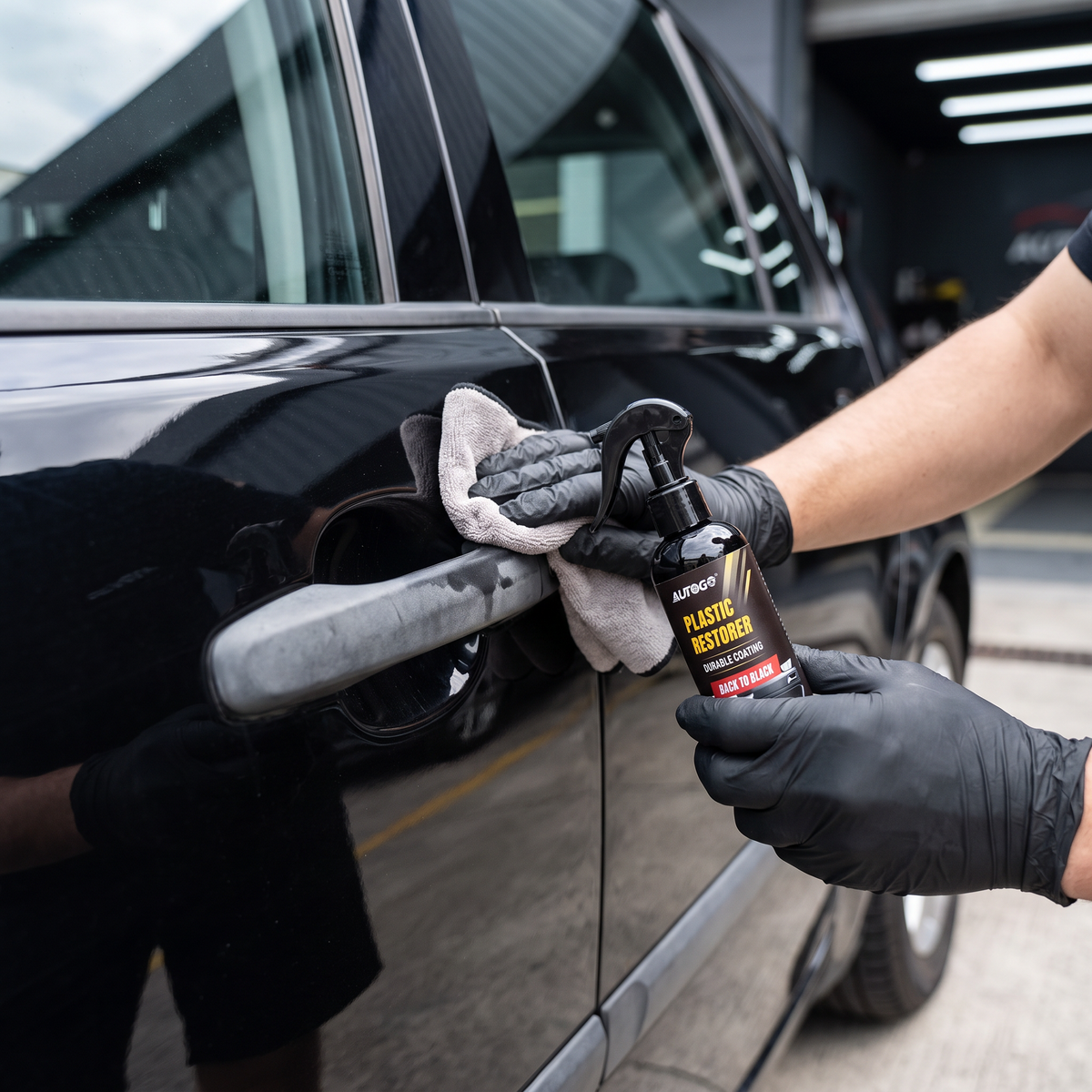 Kunststoff- & Zierleisten-Aufbereiter fürs Auto mit UV-Schutz