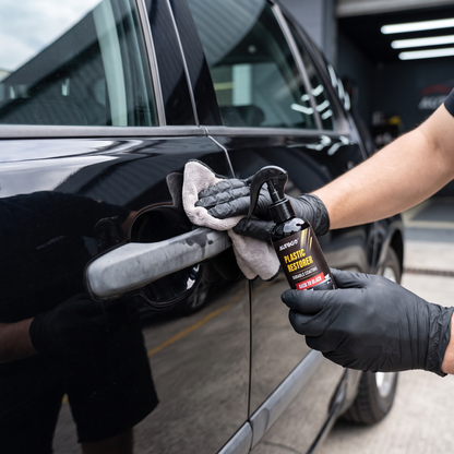 Kunststoff- & Zierleisten-Aufbereiter fürs Auto mit UV-Schutz