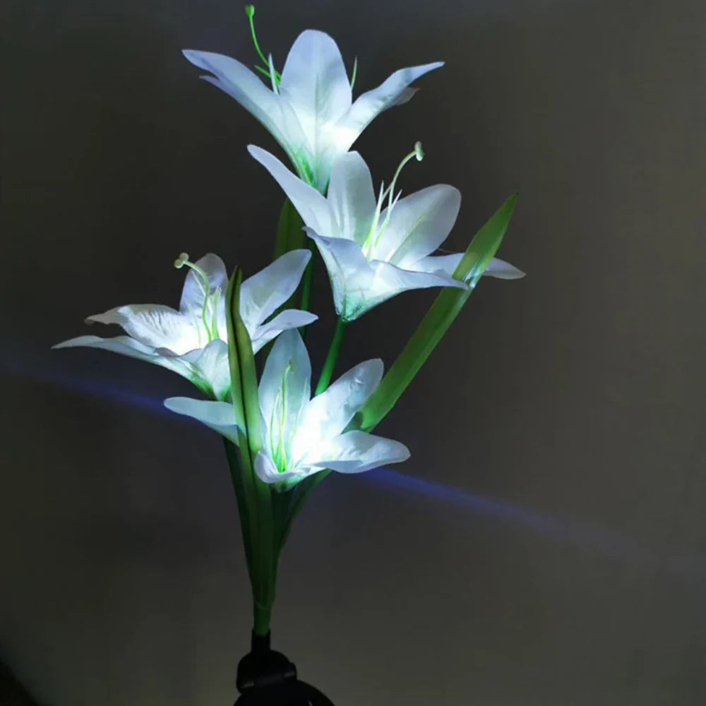 Solar LED Blumenleuchten In Lilienform – Farbwechselnde Gartenlichter Mit Stab für Außenbereiche