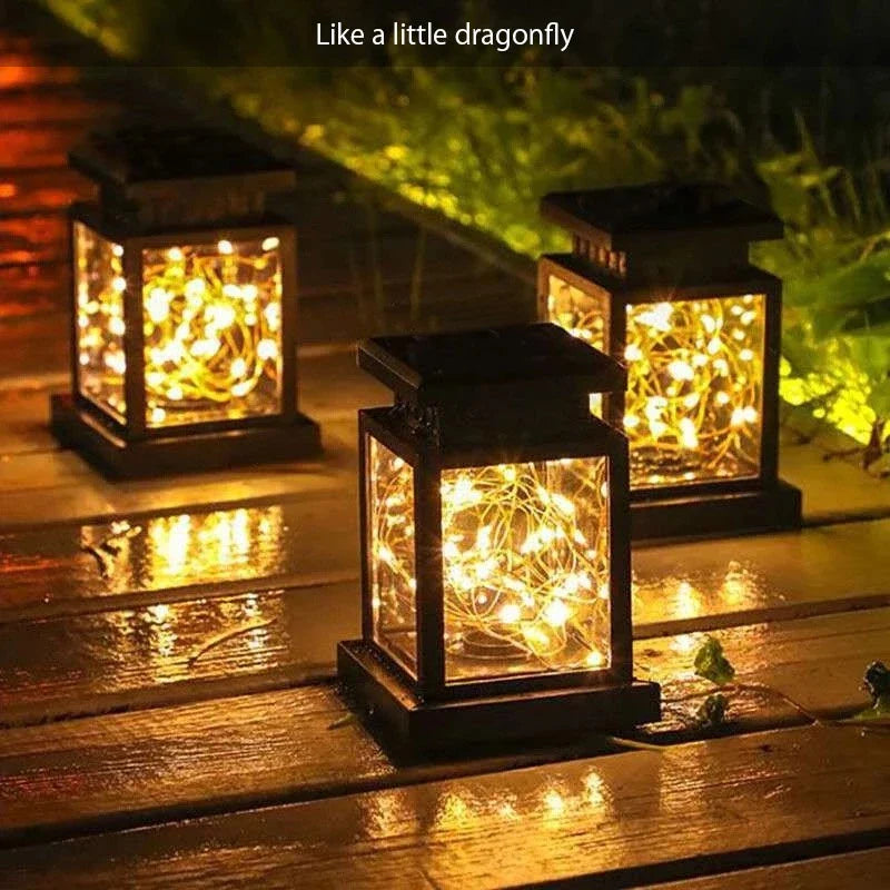 Solar LED Laterne mit Drahtlichtern – Dekorative Gartenlampe für Außenbereich und Terrasse
